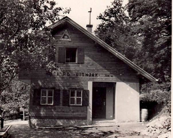 Sljeme. Planinarski dom Risnjak